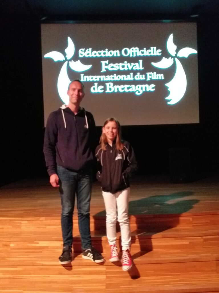 Le producteur canadien Antoine Tapin, et sa fille l'actrice Charlotte Tapin présentant Claire de Lune, Sélection Officielle 2021 du Festival de Bretagne à Locronan.