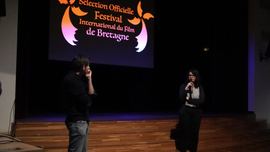 La réalisatrice Adélaïde Nicvert présentant Salade familiale, Sélection Officielle 2021 du Festival de Bretagne à Locronan.