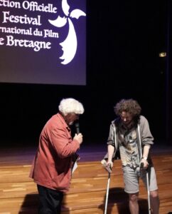 Le réalisateur Emmanuel Ollivier présentant Les Arbres Jumeaux, Prix du Meilleur Film d'Animation de France 2021 au Festival de Bretagne à Locronan.