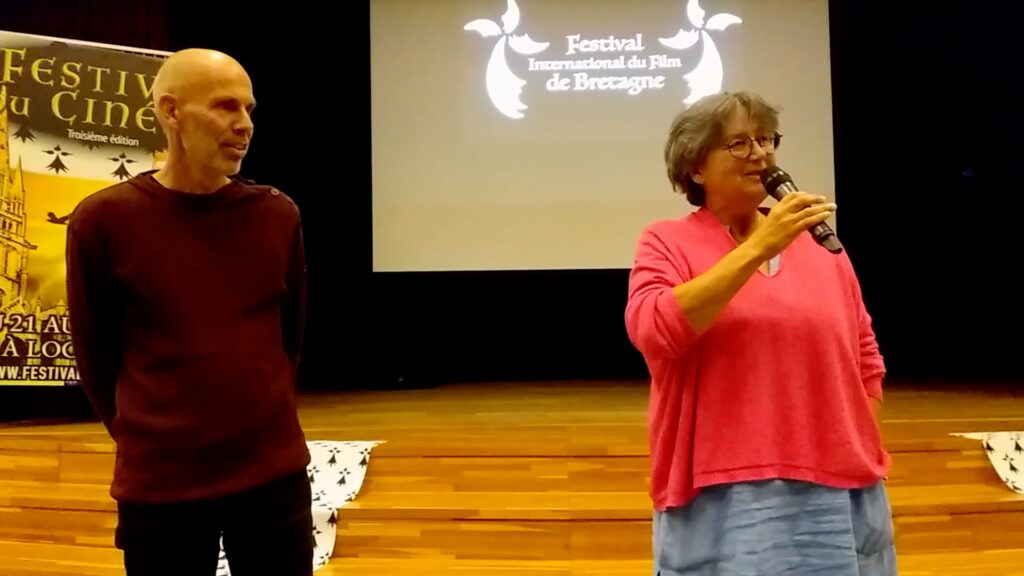 Le réalisateur Mathias Jullien et la scénariste Elizabeth Mahé présentant La Groisillonne à la perle, Hors Compétition du Festival de Bretagne à Locronan.